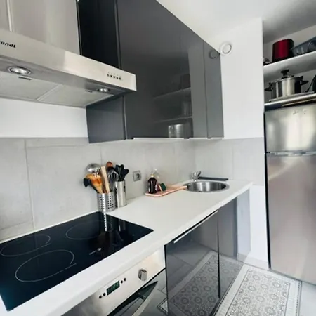 With A Garden 2 Min To The Ocean Apartamento Cabourg