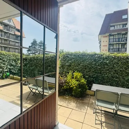 With A Garden 2 Min To The Ocean Apartamento Cabourg